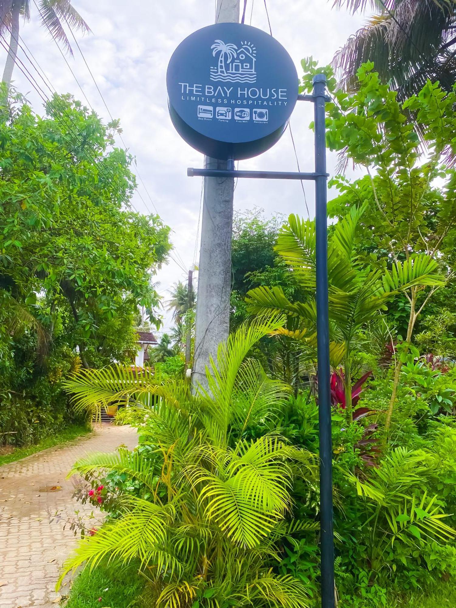 The Bay House Hotel Weligama Bagian luar foto