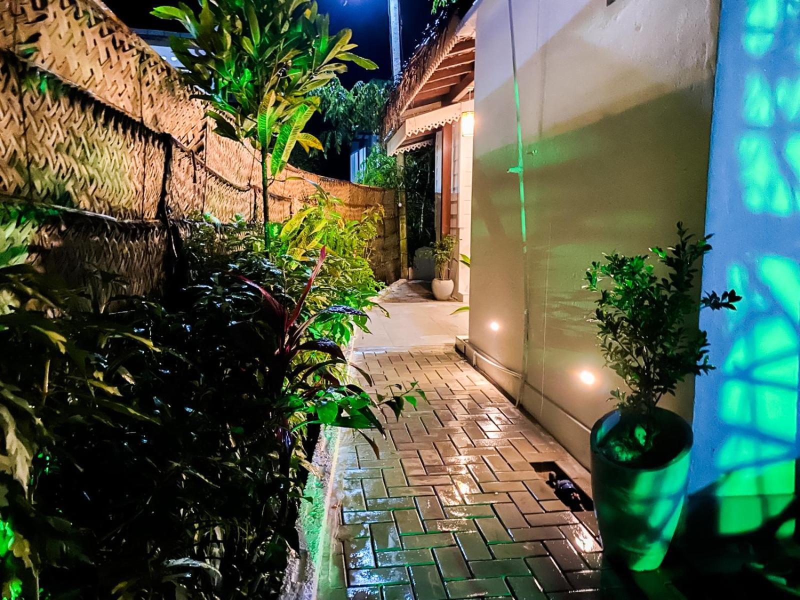 The Bay House Hotel Weligama Bagian luar foto