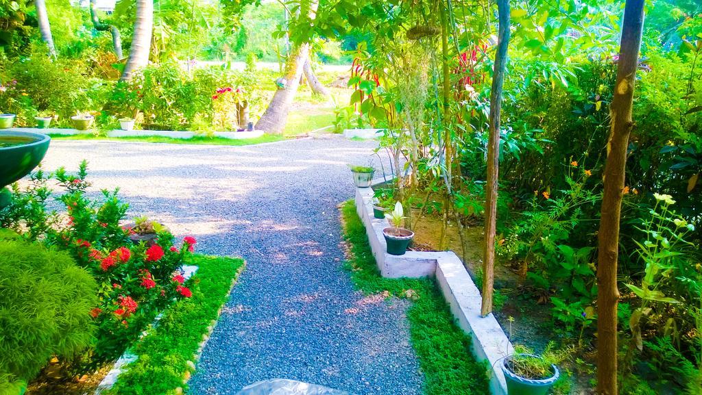 The Bay House Hotel Weligama Bagian luar foto